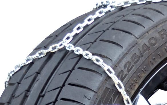 XK9 snow chain close-up