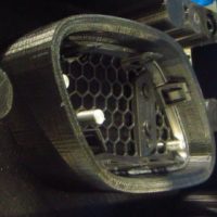 Grille haut parleur automobile injection plastique Grille de haut-parleur intégrée dans siège automobile pour diffusion acoustique et design intérieur véhicule