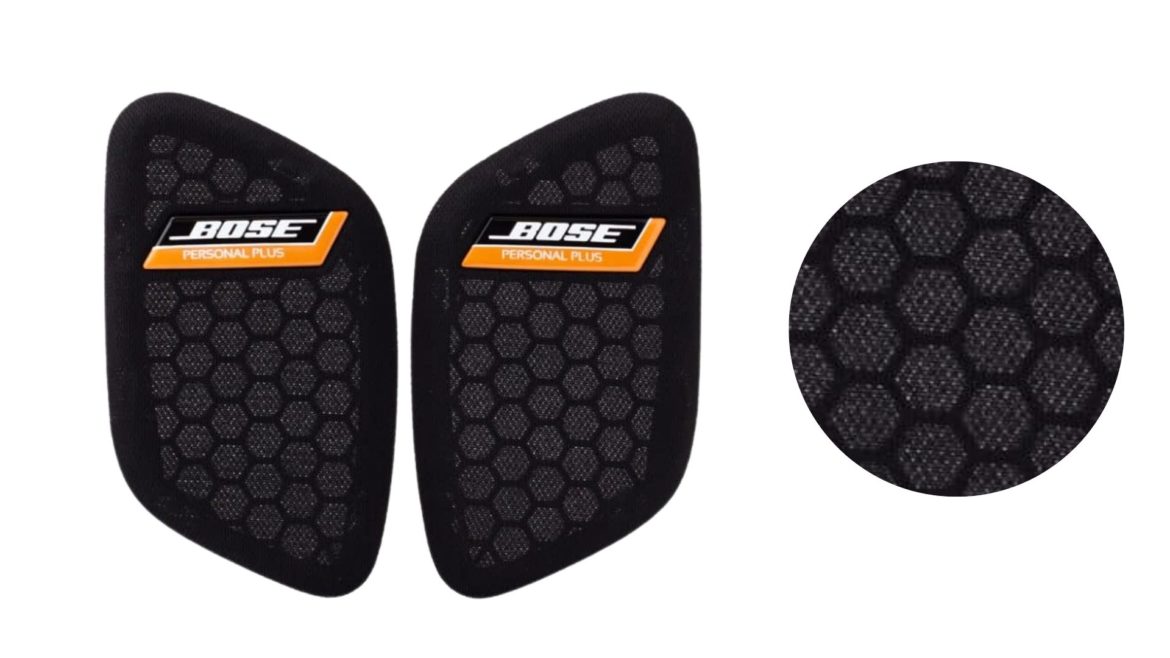 Grilles haut parleur automobile design technique Grilles de haut-parleur automobile avec design technique et perforations pour diffusion sonore optimale